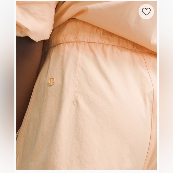 Lululemon Cinchable Waist High-Rise Woven Short 3.5" - Picture 6 of 6